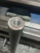 Depois de retirar o parafuso, feita uma nova rosca. Trabalho concluído com sucesso!